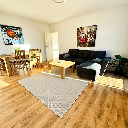 Schicke Wohnung Im Gruenen Hinterhof Шверин Екстериор снимка